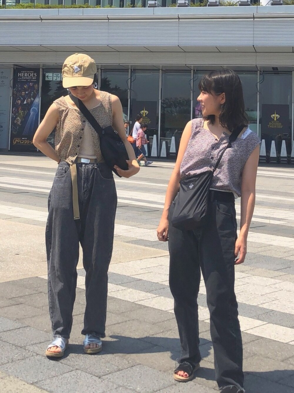 「休日スタイル、プチプラ、オトナカジュアル、おしゃれさんと繋がりたい、サンダル、ふたごコーデ、Kastane、スカイツリー」｜「Dickiesの【 Dickies / ディッキーズ 】ディッキーズ  ミニショルダーバック（ショルダーバッグ、ブラック系）」を使った、chinaさん（レディース・165cm）の夏コーディネートの1枚目の写真