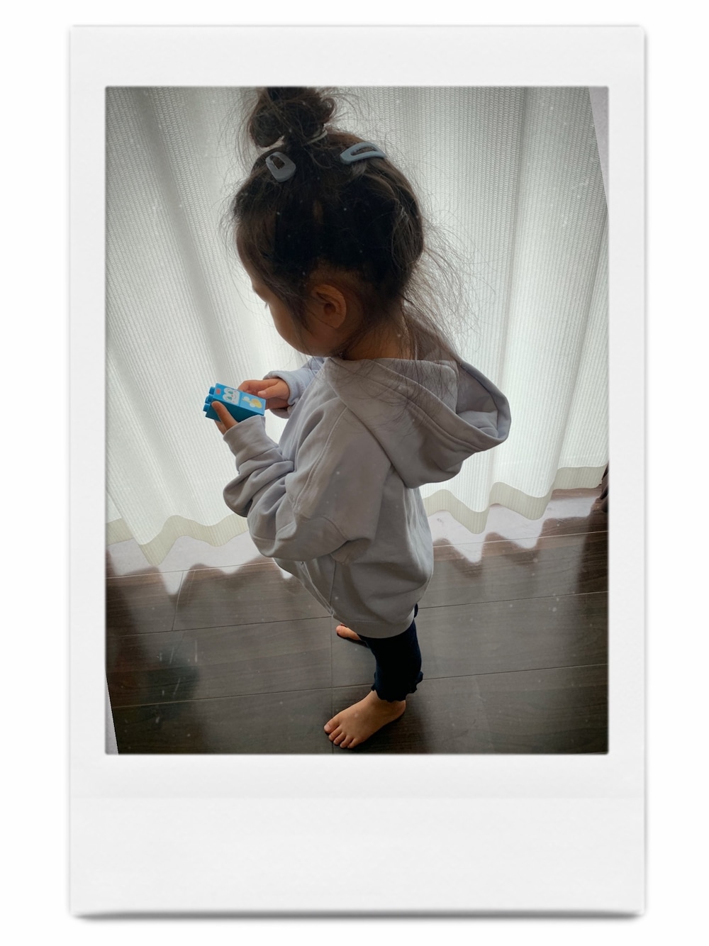 「女の子コーデ、3歳、水色、おだんごヘアー」｜「ZARA KIDSのアイテム（パーカー、ブルー系）」を使った、youさん（キッズ・100cm）の秋コーディネートの1枚目の写真