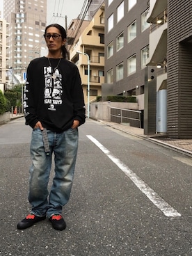 「袖プリント」｜「アイテム（デニムパンツ）」を使った、Yuya Nagaiさん（メンズ・170cm）の秋コーディネート