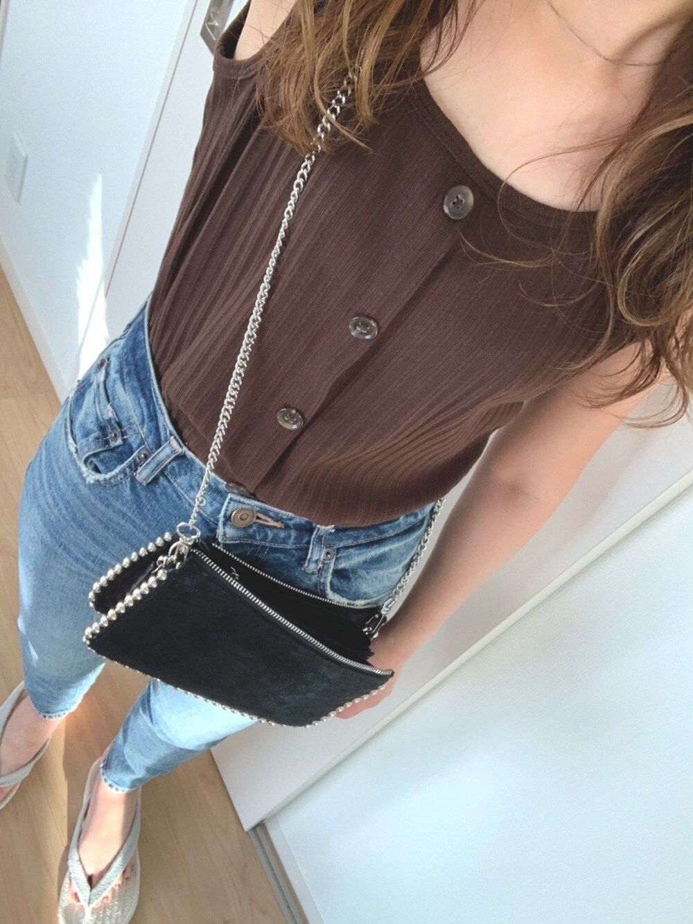 「夏コーデ、ラフ、リラックススタイル、シンプル、ootd、休日コーデ」｜「GUのアイテム（タンクトップ、ブラウン系）」を使った、harumaさん（レディース・162cm）の夏コーディネートの1枚目の写真