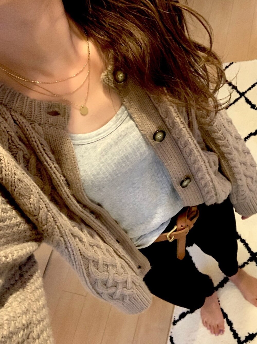 「大人女子、パンツスタイル、大人カジュアル、秋コーデ、ootd、ニット、休日スタイル」｜「GUのアイテム（チューブトップ、グレー系）」を使った、harumaさん（レディース・162cm）の秋コーディネートの1枚目の写真
