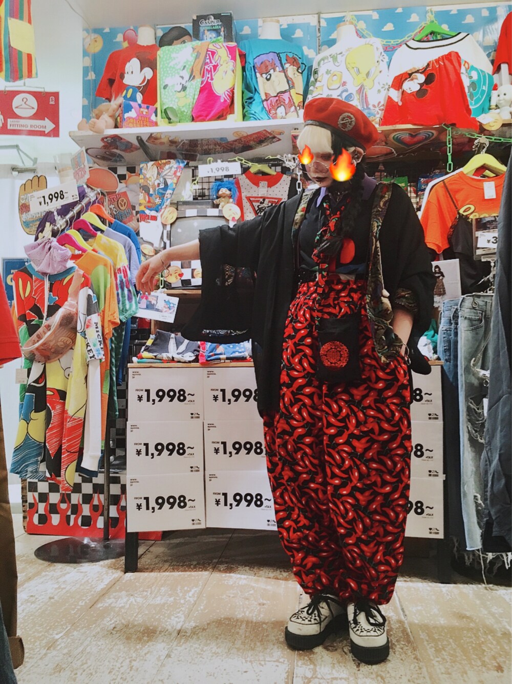 「used、古着、とうがらし、パジャマパンツ、まるサングラス、ベレー帽、羽織、ootd、ポシェット、ラバーソール」｜「プレステのアイテム（トップス、その他）」を使った、湯さん（レディース・153cm）の春コーディネートの1枚目の写真