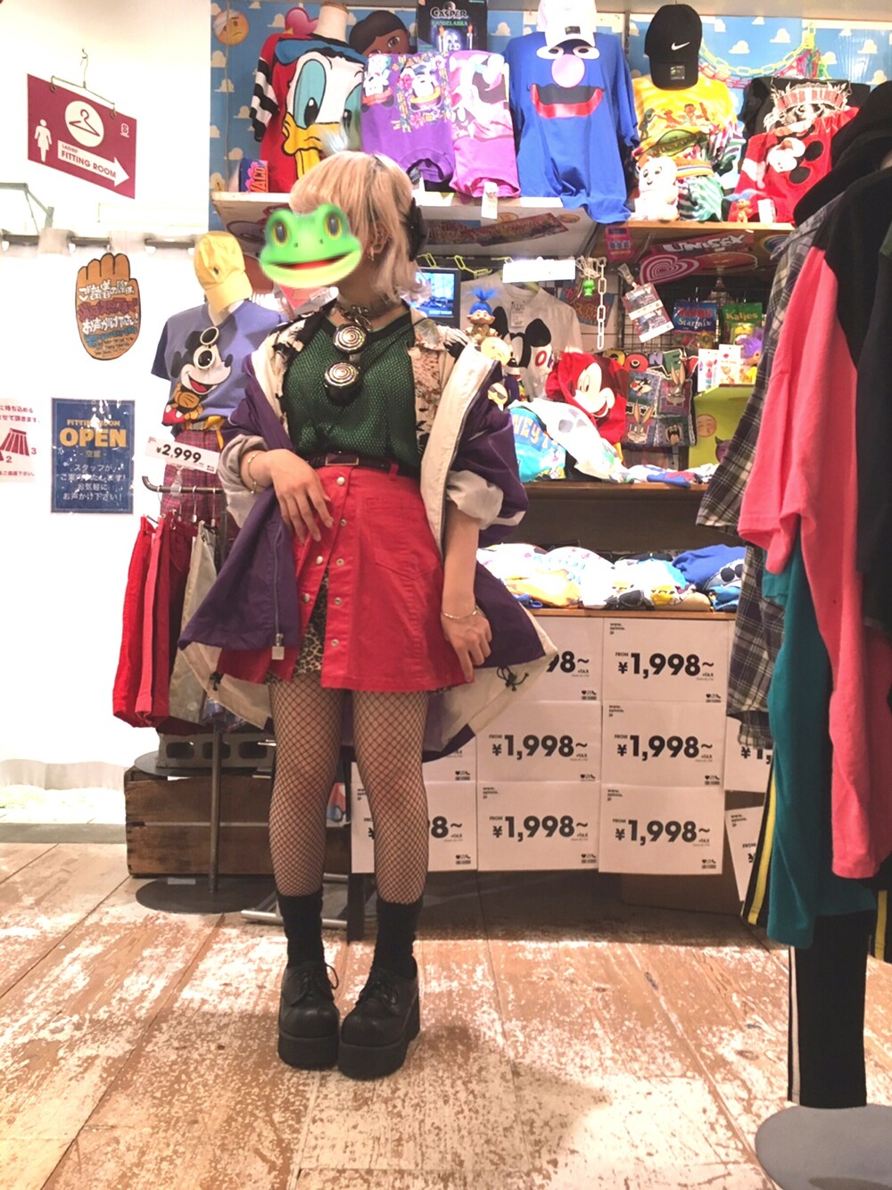 「ootd、古着、used、バレッタ、網タイツ、タイトスカート、アースジェット、ティアドロップメガネ、白髪、和柄」｜「GIVENCHYのアイテム（トップス、グリーン系）」を使った、湯さん（レディース・153cm）の夏コーディネートの1枚目の写真