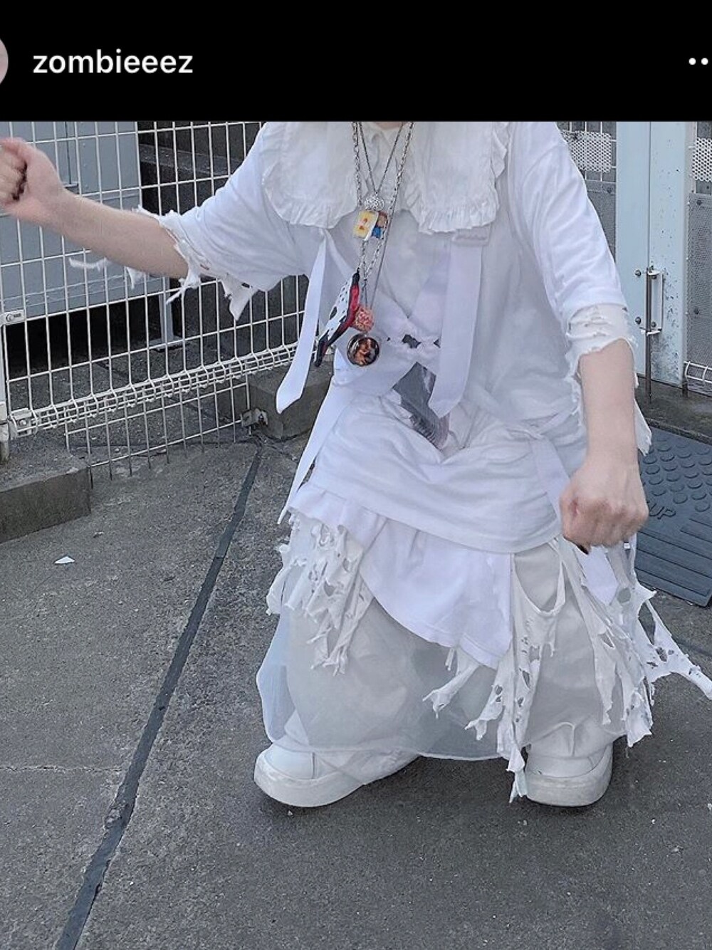 「低身長コーデ、Tシャツ、ビッグシルエット、ラフ、古着MIX、古着コーデ、厚底シューズ、レイヤードスタイル、ラクチンコーデ、リメイク」｜「Instagramのhttps://www.instagram.com/zombieeez（トップス、その他）」を使った、湯さん（レディース・153cm）の夏コーディネートの1枚目の写真