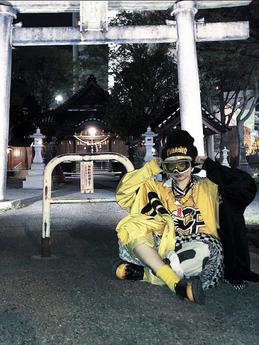 「ワントーンコーデ、柄パンツ、used、古着、ホッケーシャツ、冬コーデ、ゴーグル、ファイヤー」｜「Instagramのhttps://www.instagram.com/zombieeez（トップス、その他）」を使った、湯さん（レディース・153cm）の夏コーディネートの1枚目の写真