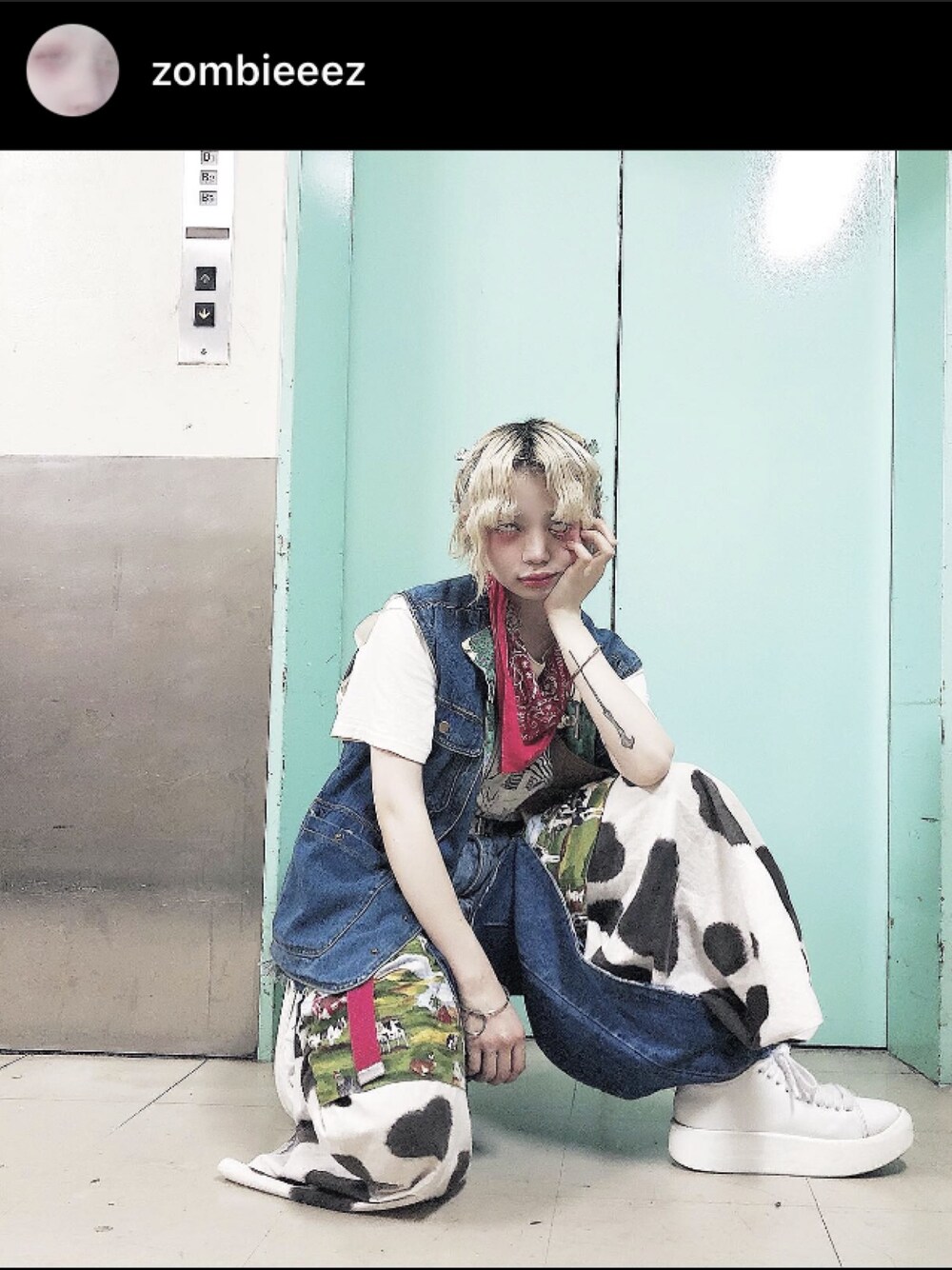 「リメイク、REMAKE、used、古着、デニム、レイヤードスタイル、ootd、outfit、ベスト、セットアップ」｜「TOKYO BOPPERのアイテム（シューズ、ホワイト系）」を使った、湯さん（レディース・153cm）の秋コーディネートの1枚目の写真