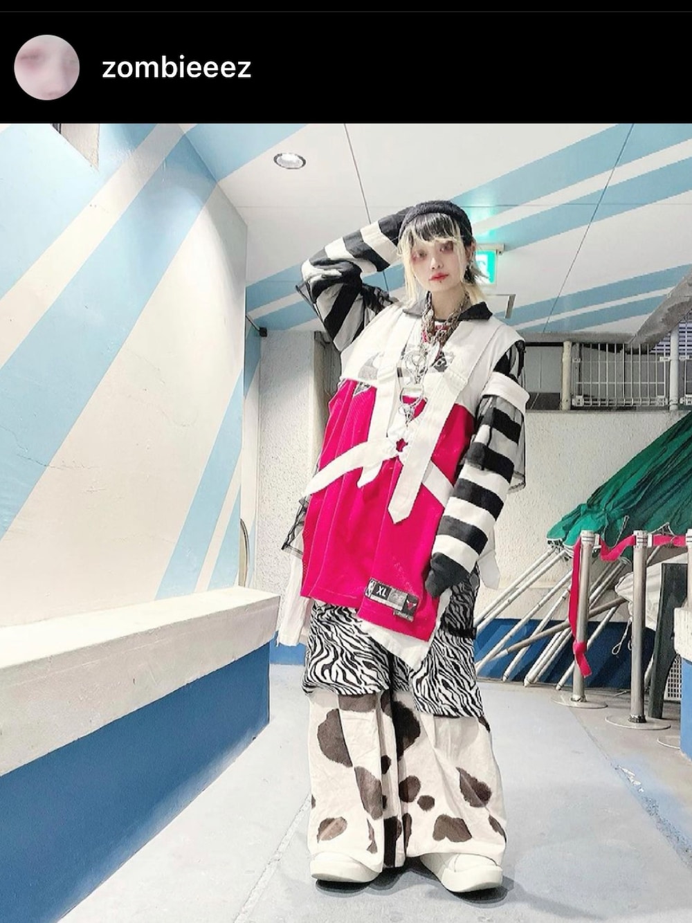 「春コーデ、ゆるコーデ、ラクチンコーデ、レイヤードスタイル、used、古着、バスケタンク、ヘアバンド、バギーパンツ、ビックシルエット」｜「Instagramのhttps://www.instagram.com/zombieeez（トップス、その他）」を使った、湯さん（レディース・153cm）の春コーディネートの1枚目の写真