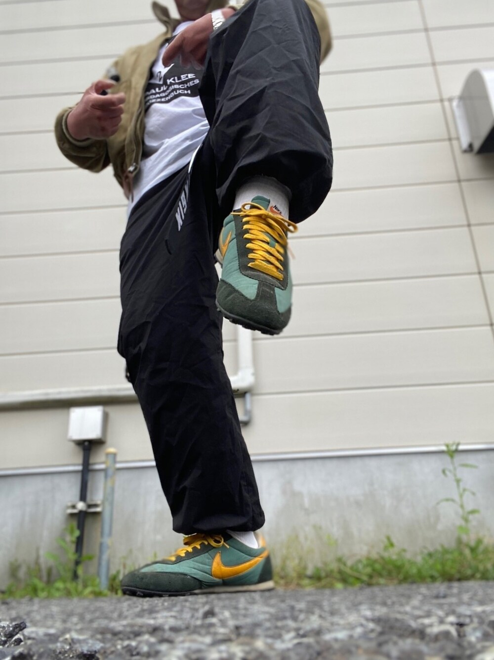 「ミリタリージャケット、酔拳、オレゴンワッフル、グラニフ」｜「NIKEのアイテム（スニーカー、グリーン系）」を使った、永田製麺さん（メンズ・168cm）の春コーディネートの1枚目の写真