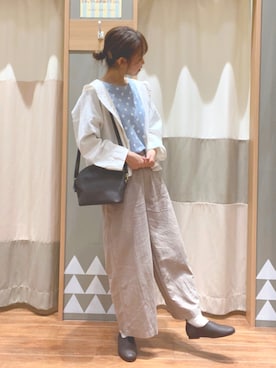 「Samansa Mos2（サマンサ モスモス）の麻レーヨンベイカーパンツ（その他パンツ、ベージュ系）」を使った、みゆさん（レディース・163cm）の春コーディネート