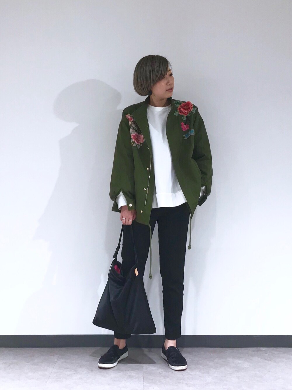 「シンプル、オトナ女子、秋冬、プチプラコーデ、ootd、カジュアルコーデ、スニーカーコーデ、黒、ZARA、ショルダーバッグ」｜「russetのJoint Bag (THE CLOUDS)（ショルダーバッグ、ブラック系）」を使った、Yukari.Mさん（レディース・166cm）の冬コーディネートの1枚目の写真