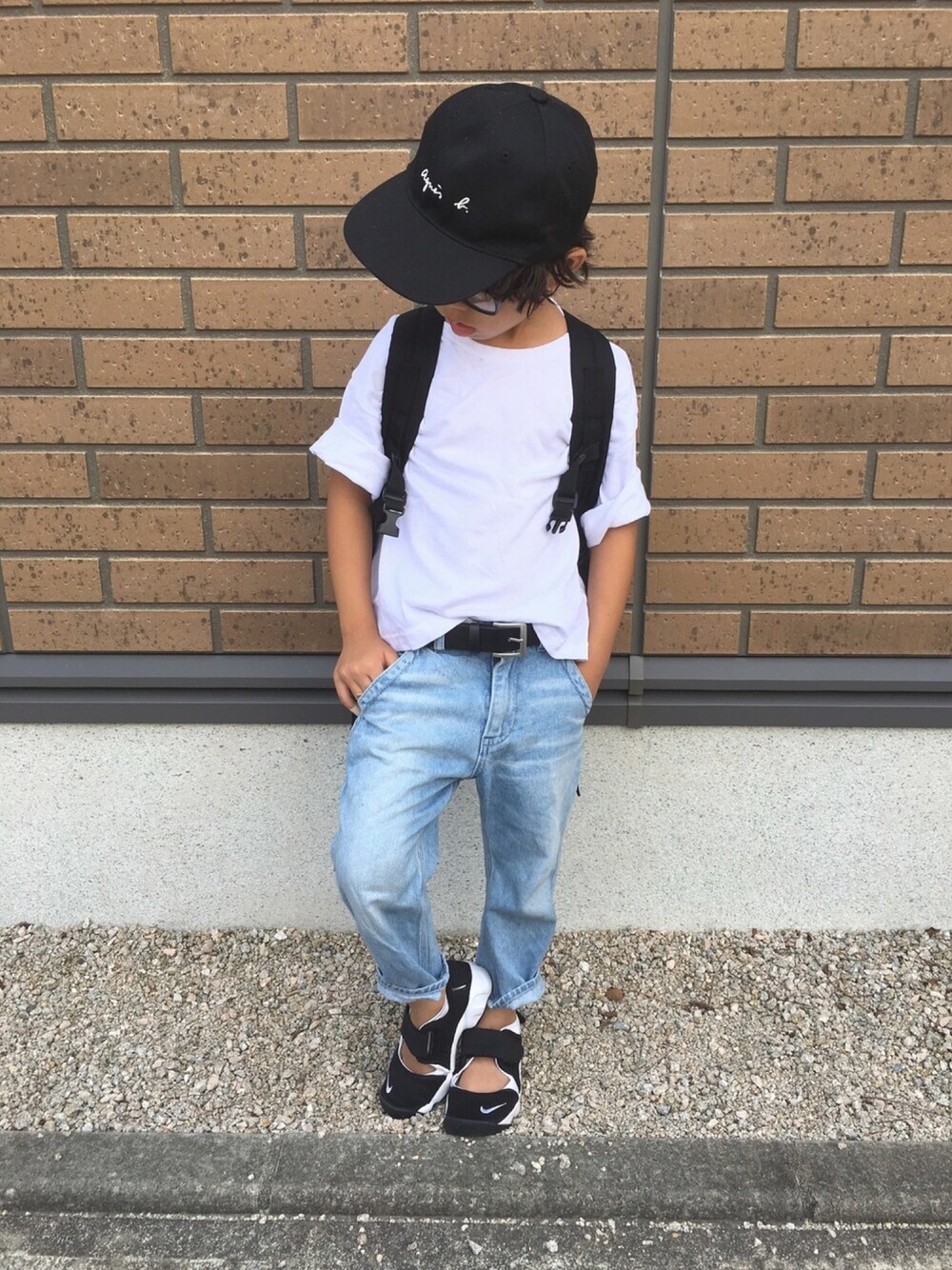 「キャップ、白Tシャツ、エアリフト、男の子、キッズコーデ、kids」｜「agnes b.のGL11 E CASQUETTE（キャップ、ブラック系）」を使った、yuuuuuuminさん（キッズ・120cm）の秋コーディネートの1枚目の写真