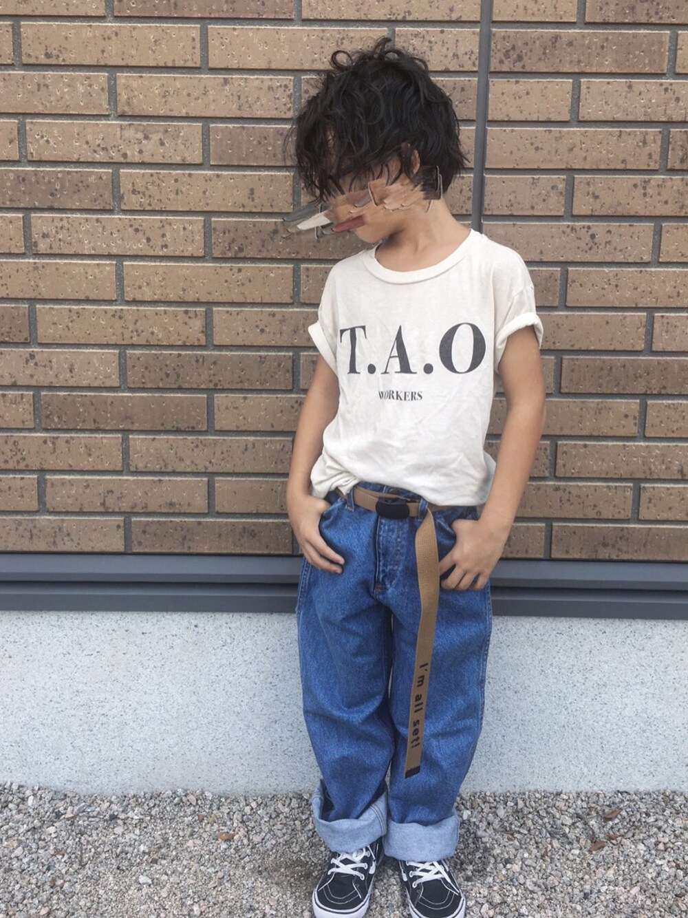「デニム、白Tシャツ、ガチャベルト、VANS、oldskool、男の子、男の子コーデ、子供服、キッズコーデ、kids」｜「eastendhighlandersのアイテム（デニムパンツ、ブルー系）」を使った、yuuuuuuminさん（キッズ・129cm）の夏コーディネートの1枚目の写真