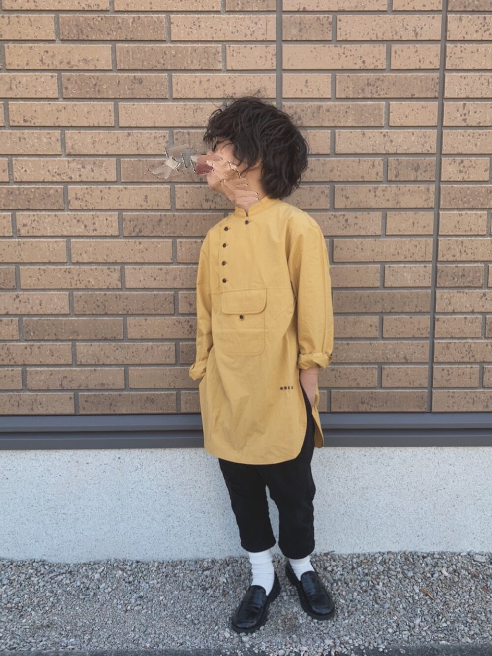 「シャツスタイル、サルエルパンツ、ローファー、キッズファッション、秋のコーデ、シンプル、男の子コーデ、おとこのこ、kids、休日スタイル」｜「COMECHATTO&CLOSETのサルエル8分丈パンツ（その他パンツ、ブラック系）」を使った、yuuuuuuminさん（キッズ・130cm）の秋コーディネートの1枚目の写真