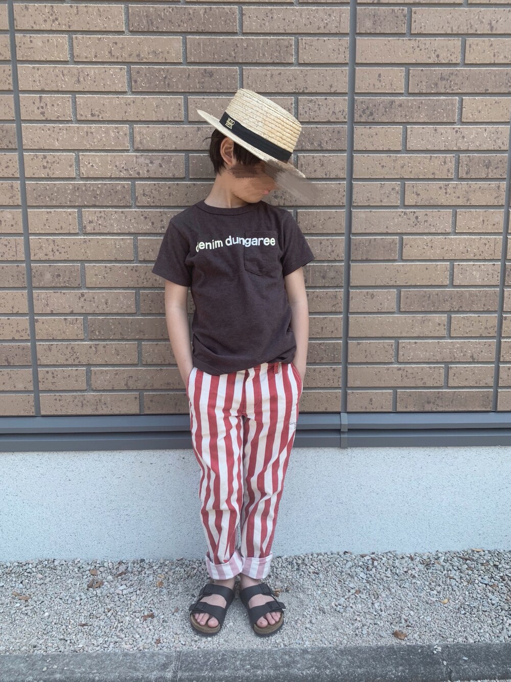 「カンカン帽、ストライプ、ビルケンシュトック、Tシャツ、ロゴT、男の子、小学生」｜「BIRKENSTOCKのARIZONA/アリゾナ(KIDS)（サンダル、ブラック系）」を使った、yuuuuuuminさん（キッズ・135cm）の夏コーディネートの1枚目の写真