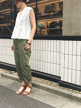 「ハイウエストパンツ」｜「アイテム（カーゴパンツ）」を使った、nano・universe lady's STAFFさん（レディース・166cm）の春コーディネート