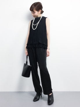 「YAHKI（ヤーキ）のYAHKI（ヤーキ）バケットバッグ（ショルダーバッグ）」を使った、田中彩央里さん（レディース・158cm）の冬コーディネート