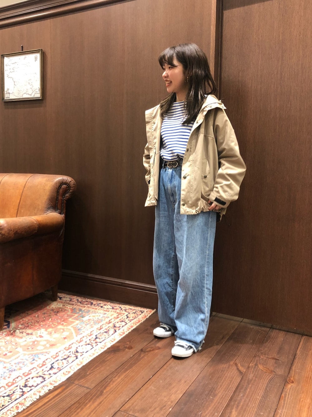 「マウンテンパーカー、ボーダー、デニム、スニーカー、コンバース、バギーパンツ、ootd、低身長、春コーデ、ベージュ」｜「NOMBRE IMPAIRのニットライクボーダー　肩切り替えカットソー（Tシャツ/カットソー、ブルー系）」を使った、mis.さん（レディース・149cm）の春コーディネートの1枚目の写真