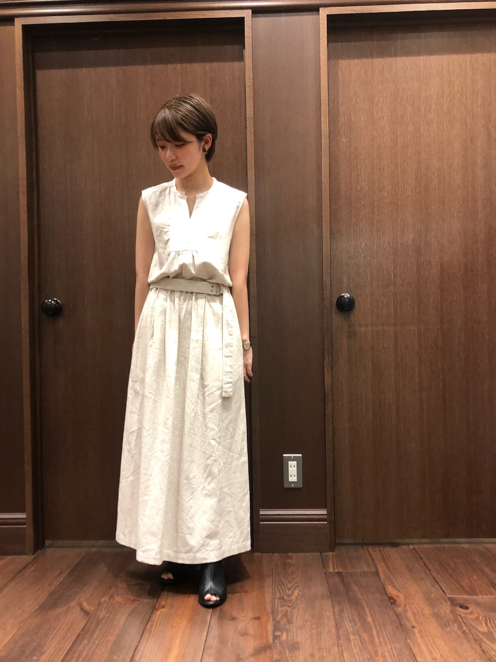 「ブラウス、ロングスカート、サンダル、ブラック、セットアップ、夏コーデ、ootd、低身長、ワントーンコーデ、スカート」｜「NOMBRE IMPAIRの綿麻ヘリンボーン　ノースリブラウス（シャツ/ブラウス、ホワイト系）」を使った、mis.さん（レディース・149cm）の夏コーディネートの1枚目の写真
