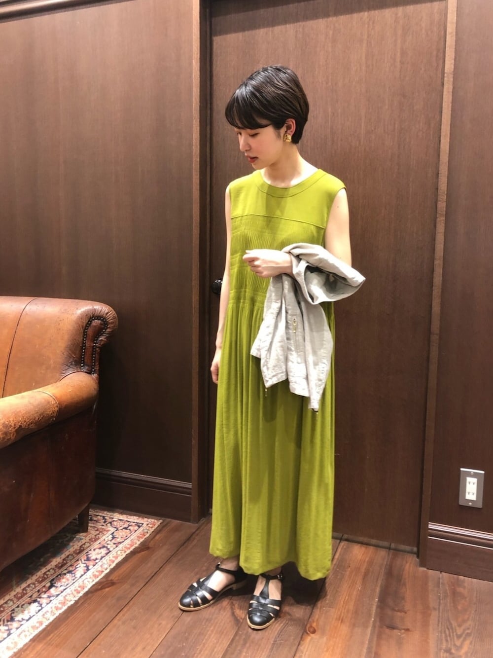 「ワンピース、プリーツ、ライムグリーン、ootd、低身長、低身長コーデ、夏コーデ、ワンピーススタイル、今日のコーデ、ブルゾン」｜「NOMBRE IMPAIRのマジョリカプリーツ　ノースリワンピース（ワンピース、グリーン系）」を使った、mis.さん（レディース・149cm）の春コーディネートの1枚目の写真