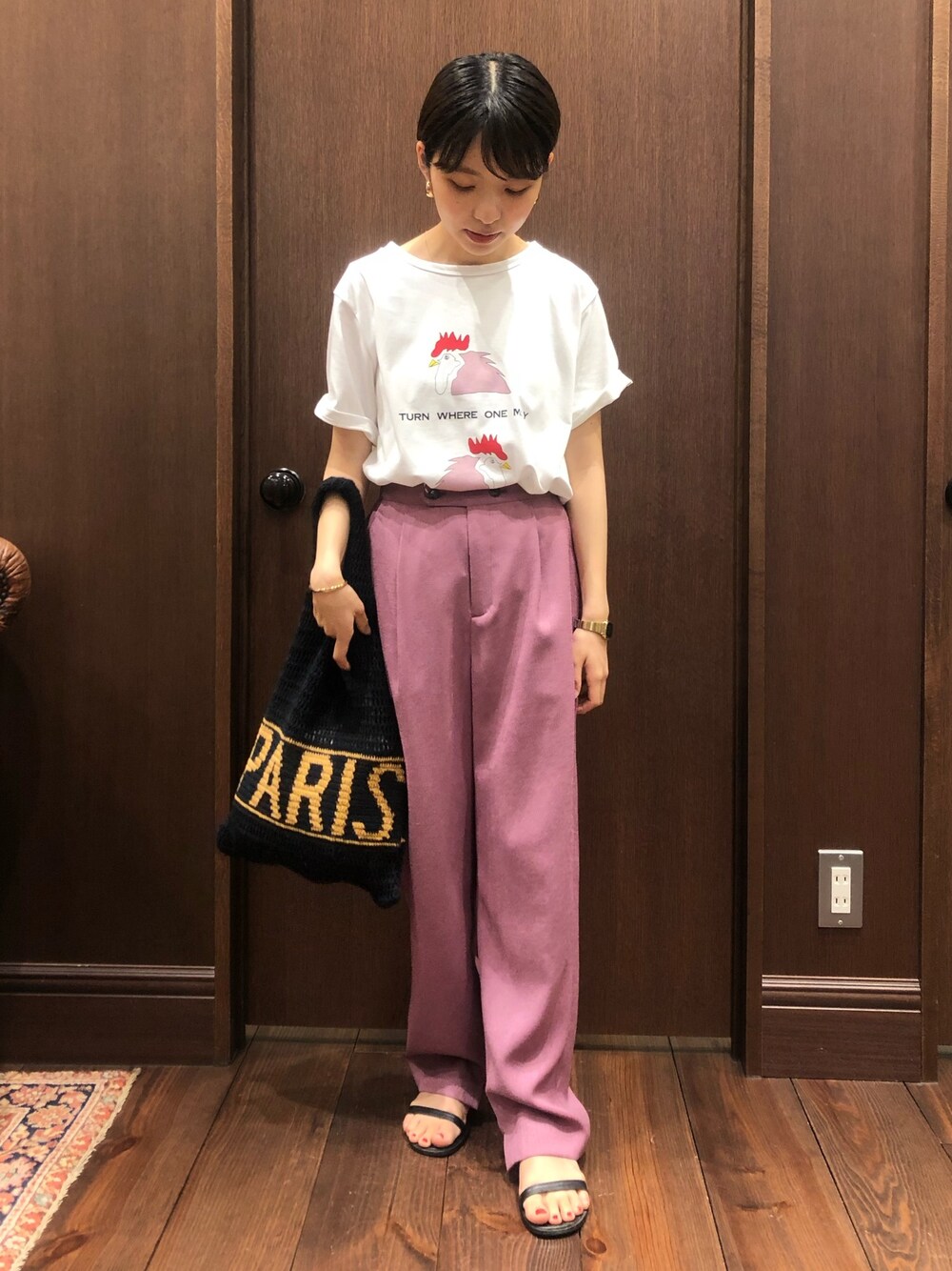「Tシャツ、ボトム、パンツコーデ、ラフコーデ、ラフスタイル、Tシャツコーデ、低身長、低身長コーデ、ootd、夏コーデ」｜「NOMBRE IMPAIRのニワトリプリント　半袖Tシャツ（Tシャツ/カットソー、ホワイト系）」を使った、mis.さん（レディース・149cm）の春コーディネートの1枚目の写真