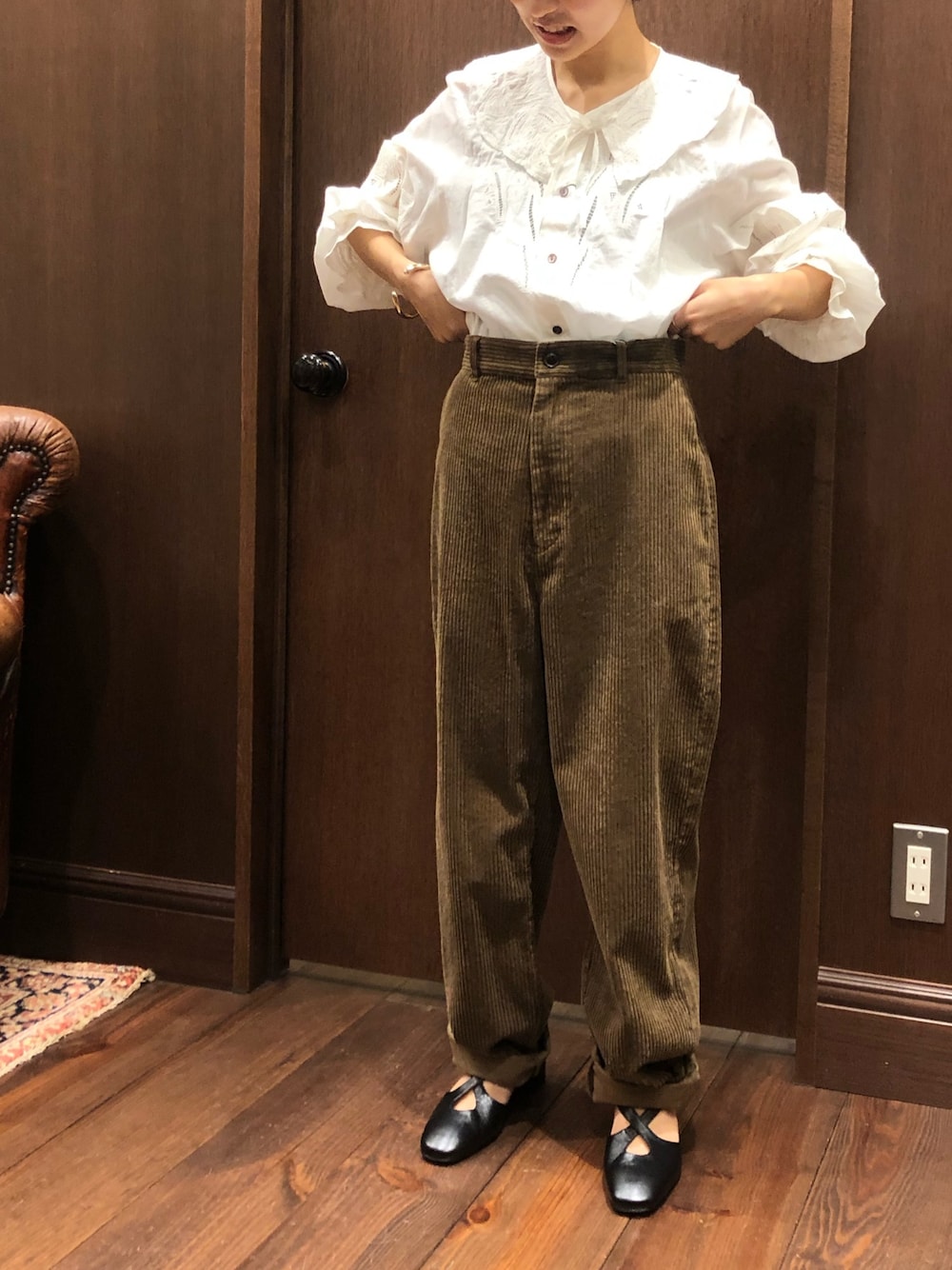 「秋のコーデ、つけ襟、コーデュロイ、秋、低身長、低身長コーデ、ショートヘア、ootd、秋色、今日のコーデ」｜「NOMBRE IMPAIRのインドネシア刺繍　付け衿ブラウス（シャツ/ブラウス、ホワイト系）」を使った、mis.さん（レディース・149cm）の秋コーディネートの1枚目の写真