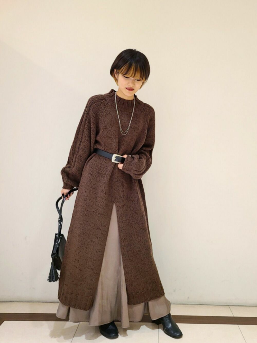 「シンプル、ブーツ、レイヤードスタイル、低身長、キレイめ、ニットワンピース、PAGEBOY、マーメイドスカート、デート」｜「PAGEBOYのモードバックルベルト2（ベルト、ブラック系）」を使った、トリマイ🐣さん（レディース・154cm）の冬コーディネートの1枚目の写真