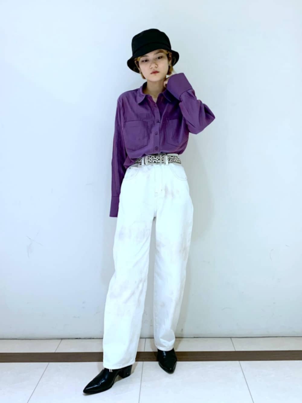「パープル、きれいめカジュアル、シャツスタイル、デニムパンツ、pageboy、レオパード、ホワイトデニム」｜「JEANASISのアイテム（ハット、ブラック系）」を使った、トリマイ🐣さん（レディース・154cm）の冬コーディネートの1枚目の写真