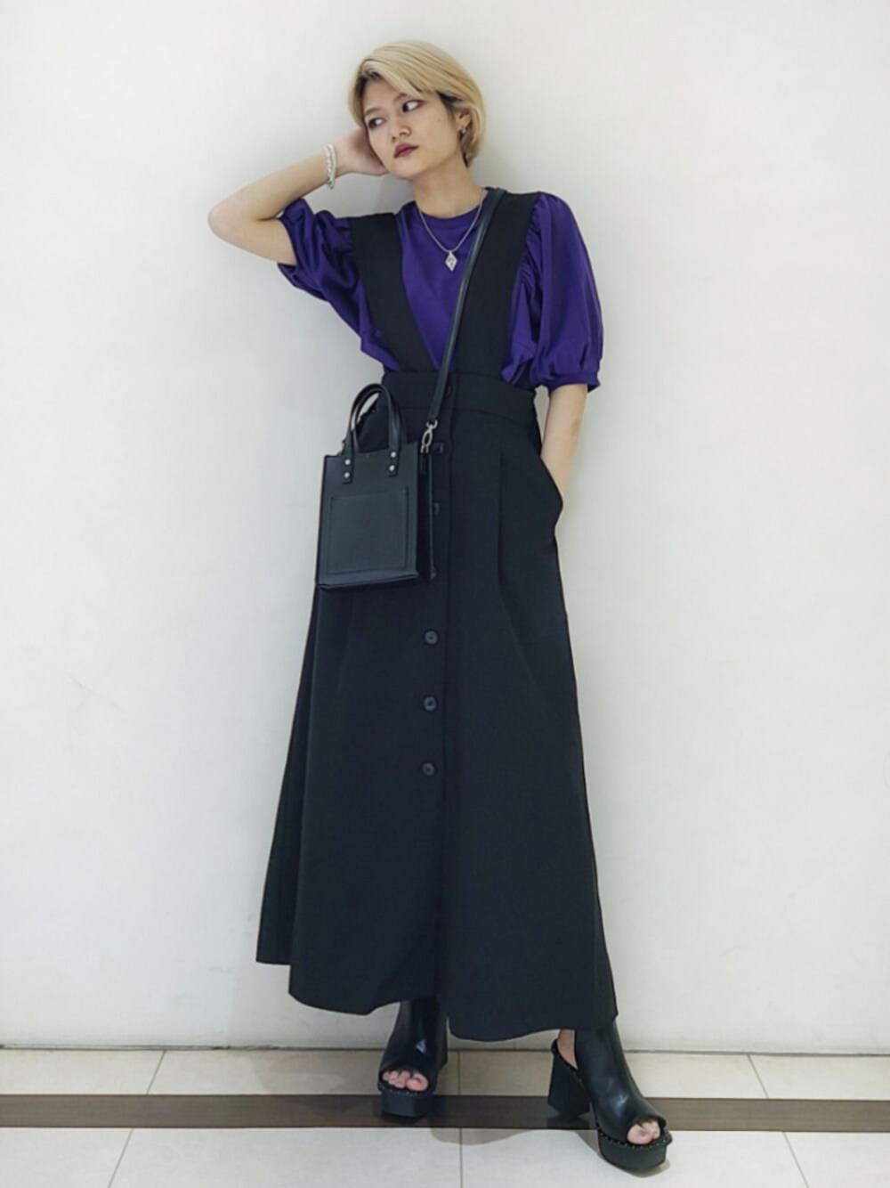 「シンプルコーデ、PAGEBOY、モード、ジャンスカ、パープル、春夏コーデ、きれいめカジュアル、休日スタイル、低身長コーデ」｜「PAGEBOYのボリュームスリーブTシャツSS（Tシャツ/カットソー、パープル系）」を使った、トリマイ🐣さん（レディース・154cm）の春コーディネートの1枚目の写真