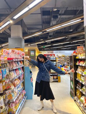 「基础款」｜「アイテム（デニムジャケット）」を使った、我叫周周可还行さん（レディース・160cm）の秋コーディネート