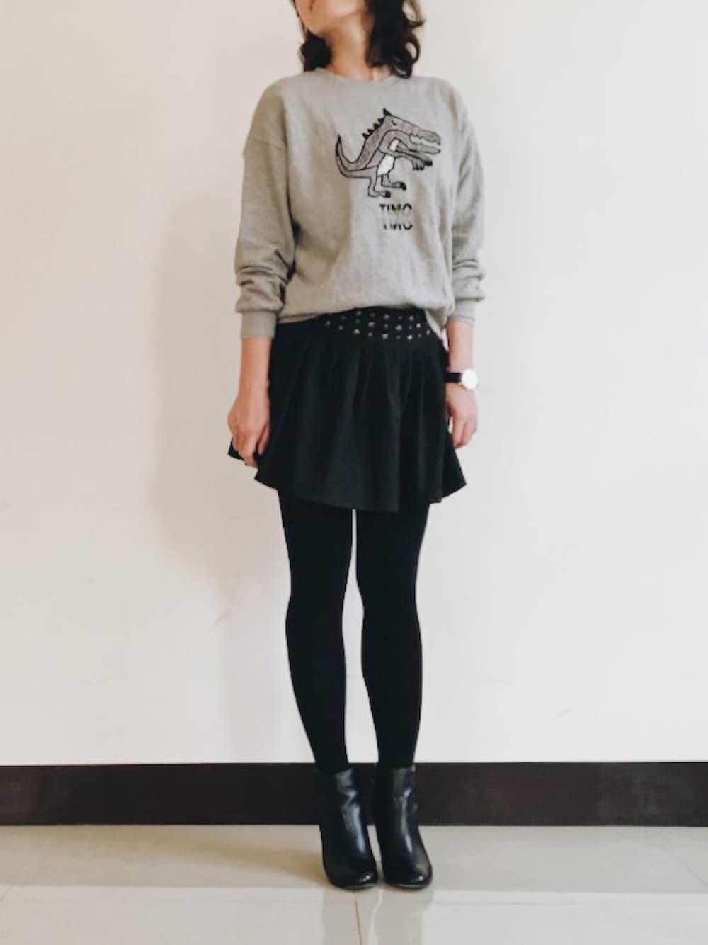 「Chen.Chenのアイテム（Tシャツ/カットソー、グレー系）」を使った、+Hさん（レディース・165cm）の冬コーディネートの1枚目の写真