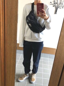 「GU（ジーユー）のアイテム（デニムパンツ、ブルー系）」を使った、ほなさん（レディース）の春コーディネート