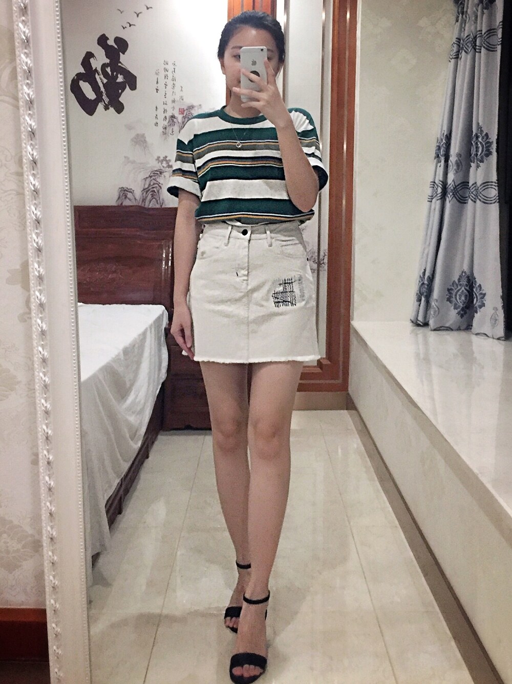 「UNIQLO、T恤、牛仔裙、绿色、休闲穿搭」｜「Ableのアイテム（デニムスカート、ホワイト系）」を使った、小樱Irisさん（レディース・163cm）の夏コーディネートの1枚目の写真