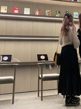 「LAGUA GEM（ラグアジェム）のLOOSE KNIT トップス（ニット/セーター、グレー系）」を使った、𝐇さん（レディース）の春コーディネート