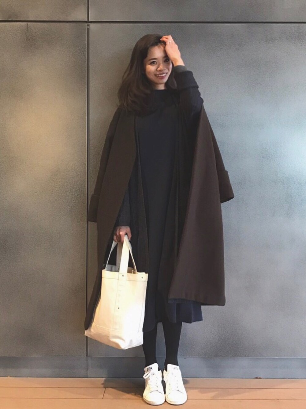 「ママコーデ、ママファッション、シンプル、大人カジュアル」｜「Mila Owenのノーカラーガウンコート（その他アウター、ブラウン系）」を使った、cocococoさん（レディース・163cm）の冬コーディネートの1枚目の写真
