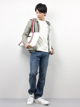 「TOMMY HILFIGER（トミーヒルフィガー）のアイテム（トートバッグ）」を使った、中嶋時男さん（メンズ・183cm）の春コーディネート