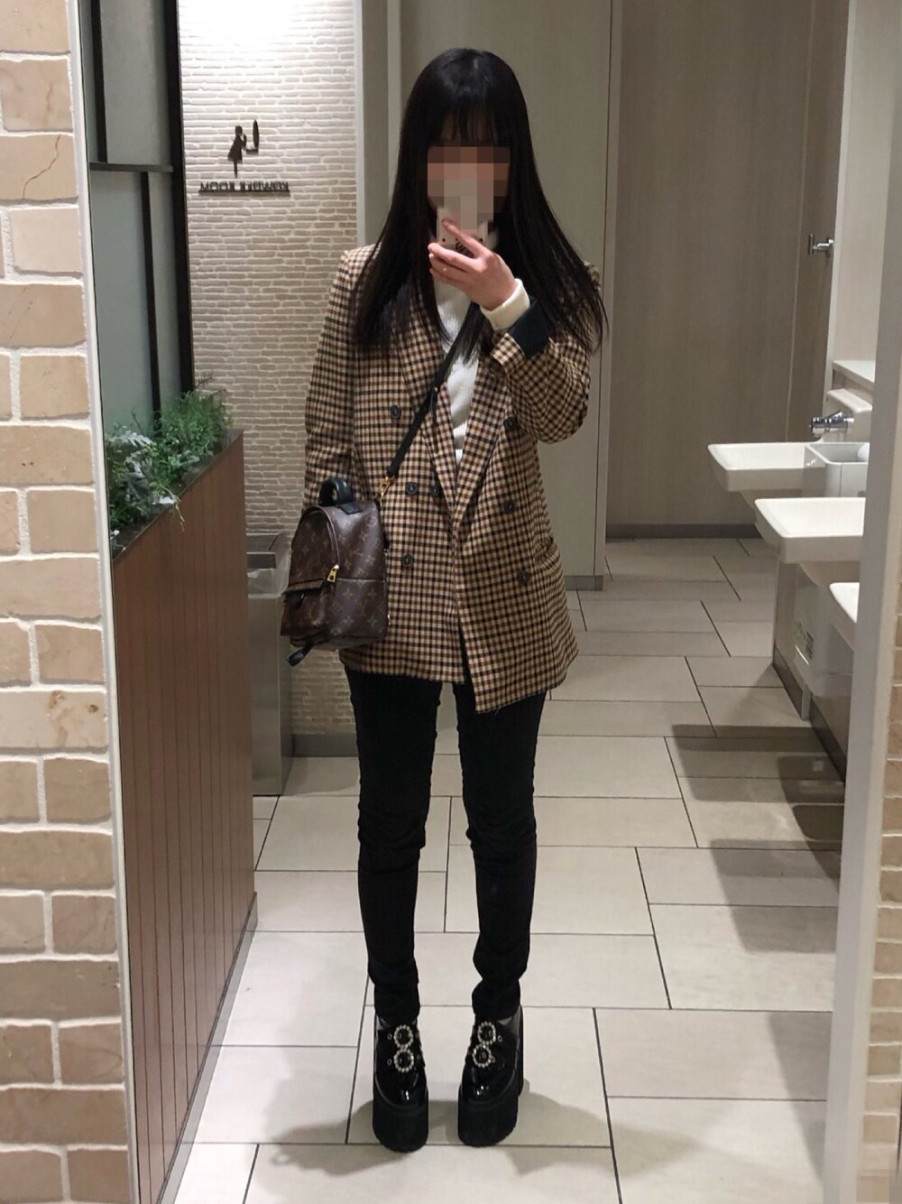 「チェック、パンツスタイル、ジャケット、ootd、春、大人コーデ、お洒落さんとつながりたい」｜「BUBBLESのアイテム（シューズ、ブラック系）」を使った、ka ❤︎さん（レディース・154cm）の冬コーディネートの1枚目の写真