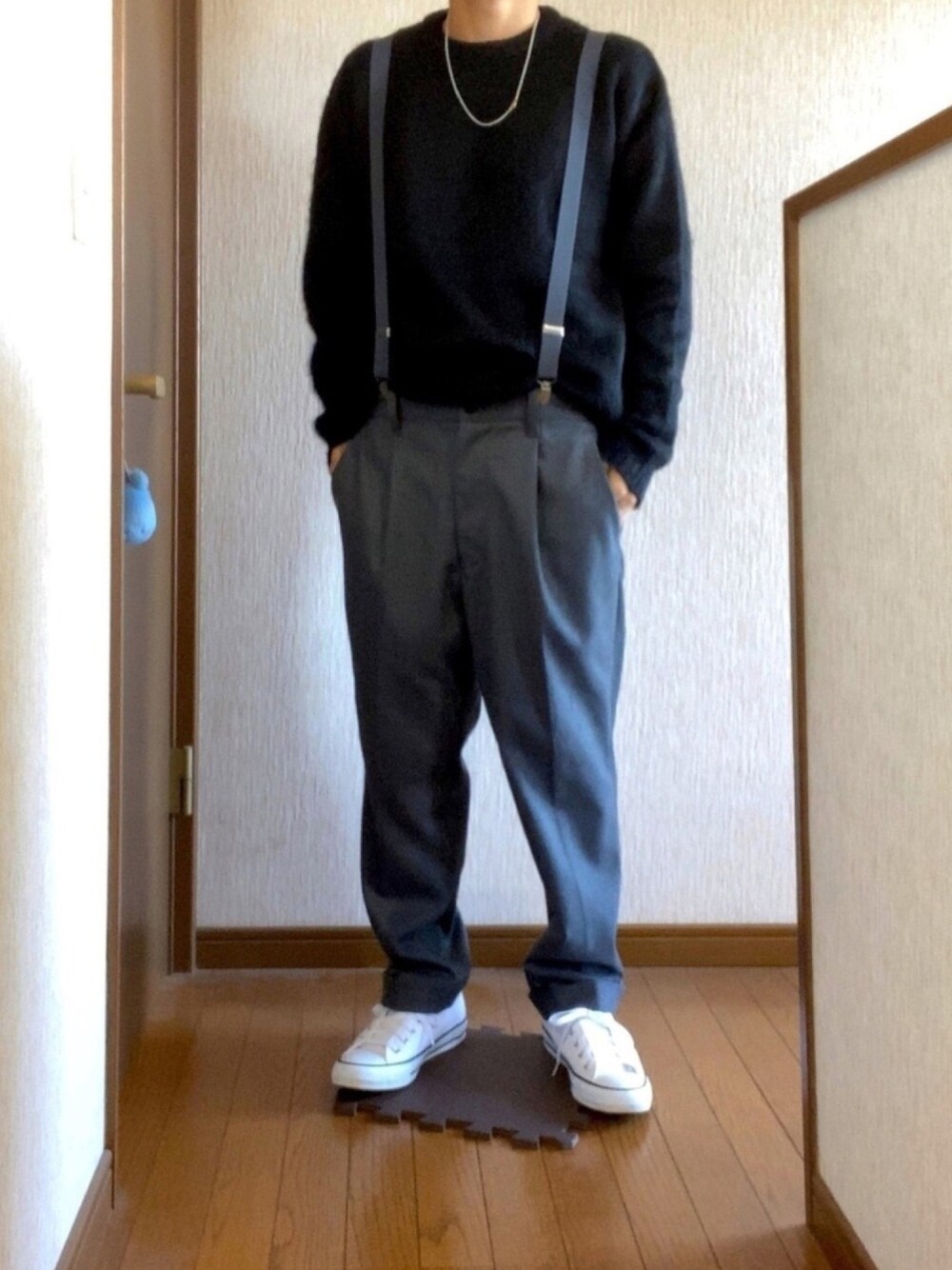 「秋コーデ、サスペンダー、カジュアル、テーパードパンツ」｜「TOWNCRAFTのTOWNCRAFT/タウンクラフト 70S CREW-NECK SWEATER（ニット/セーター、ブラック系）」を使った、たかくんさん（メンズ・165cm）の秋コーディネートの1枚目の写真