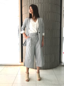 「アイテム（ノーカラージャケット、グレー系）」を使った、ismさん（レディース・170cm）の春コーディネート