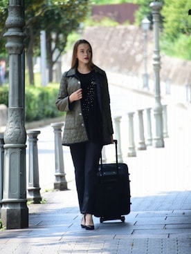 「おでかけ」｜「アイテム（ステンカラーコート）」を使った、ismさん（レディース・170cm）の秋コーディネート