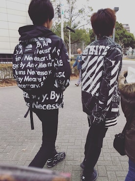 「off white」｜「アイテム（ミリタリージャケット）」を使った、京丸さん（メンズ・170cm）の春コーディネート