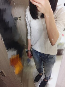 「UNIQLO（ユニクロ）のスリムボーイフレンドフィットアンクルジーンズ（ダメージ）（デニムパンツ、ブルー系）」を使った、claire_cさん（レディース）の春コーディネート
