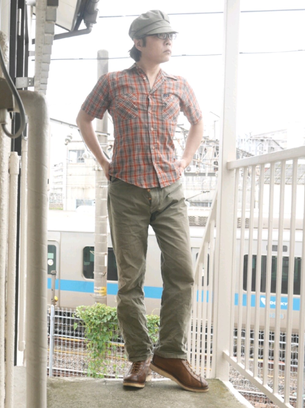 「夏、おしゃれさんと繋がりたい、40代ファッション、シンプルコーデ、アメカジ、町田、ワークキャップ」｜「WEST TWICEのアイテム（カーゴパンツ、グリーン系）」を使った、s uchidaさん（メンズ・173cm）の夏コーディネートの1枚目の写真