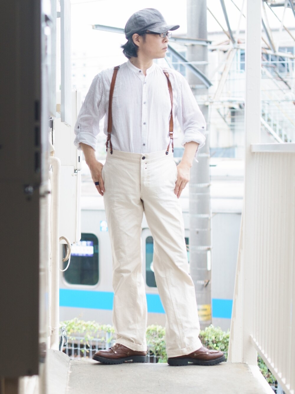 「アメカジ、サスペンダー、白、白パンツ、ストライプ、おしゃれさんと繋がりたい、町田、キャップ」｜「GARMENT REPRODUCTION OF WORKERSのアイテム（パンツ、ホワイト系）」を使った、s uchidaさん（メンズ・173cm）の夏コーディネートの1枚目の写真
