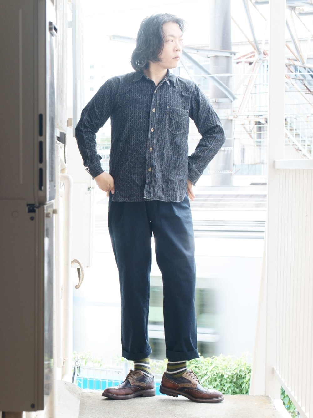 「アメカジ、黒、カラーパンツ、40代ファッション、40代、町田」｜「Pherrow'sのアイテム（スラックス、ブラック系）」を使った、s uchidaさん（メンズ・173cm）の秋コーディネートの1枚目の写真