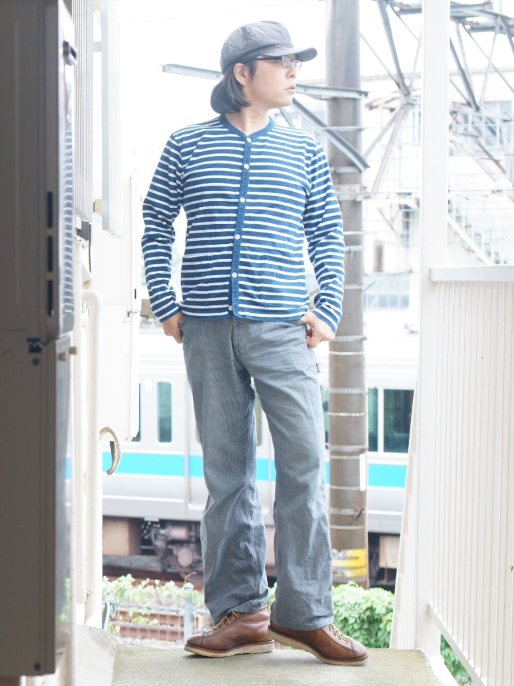 「アメカジ、ボーダー、夏コーデ、キャップ、町田、40代ファッション、40代」｜「BOBSONのアイテム（カーゴパンツ、ブルー系）」を使った、s uchidaさん（メンズ・173cm）の秋コーディネートの1枚目の写真
