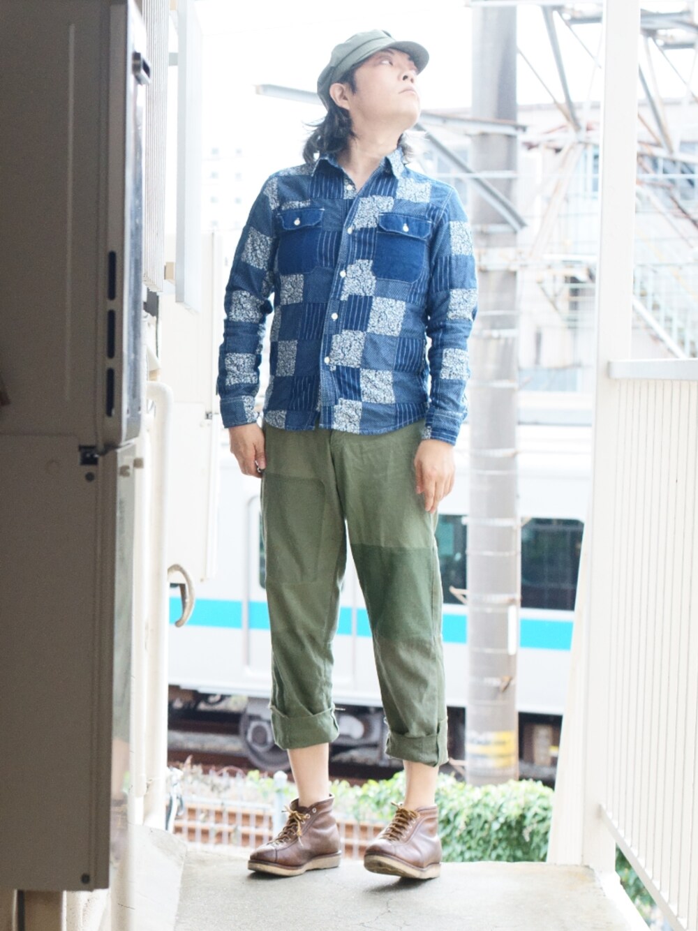 「パッチワークパンツ、パッチワークシャツ、パッチワーク、アメカジ、ワークキャンプ、シャツスタイル、40代ファッション、40代」｜「CALEEのアイテム（シャツ/ブラウス、ブルー系）」を使った、s uchidaさん（メンズ・173cm）の秋コーディネートの1枚目の写真