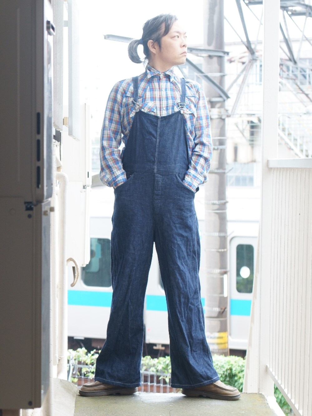 「サロペット、オーバーオール、チェック、チェックシャツ、ちょんまげ、アメカジ、インディゴ、デニム、40代ファッション、40代」｜「45Rのアイテム（サロペット/オーバーオール、ブルー系）」を使った、s uchidaさん（メンズ・173cm）の秋コーディネートの1枚目の写真