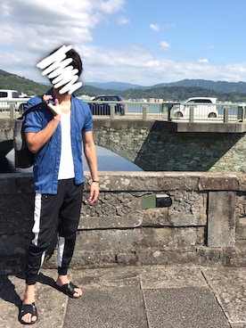 「SHELLAC（シェラック）のアイテム（トップス）」を使った、蜂須賀良治さん（メンズ・177cm）の秋コーディネート