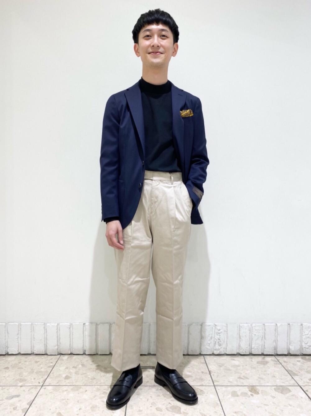 「ジャケット、ローファー、ワイドパンツ、office、”サマになるシリーズ”スタイル、マックネック」｜「WORK TRIP OUTFITS GREEN LABEL RELAXINGの【WORK TRIP OUTFITS】WTO スムース フレンチ ローファー（ローファー、ブラック系）」を使った、立川　敬祐さん（メンズ・167cm）の冬コーディネートの1枚目の写真