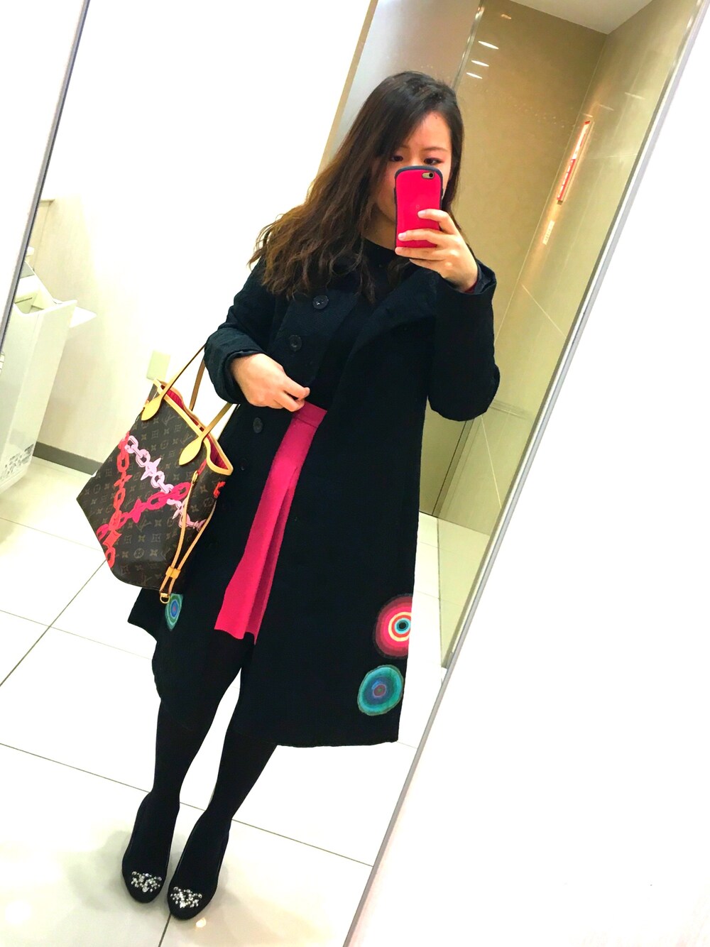 「休日スタイル」｜「Desigualのアイテム（その他アウター、ブラック系）」を使った、はなんさん（レディース・164cm）の春コーディネートの1枚目の写真
